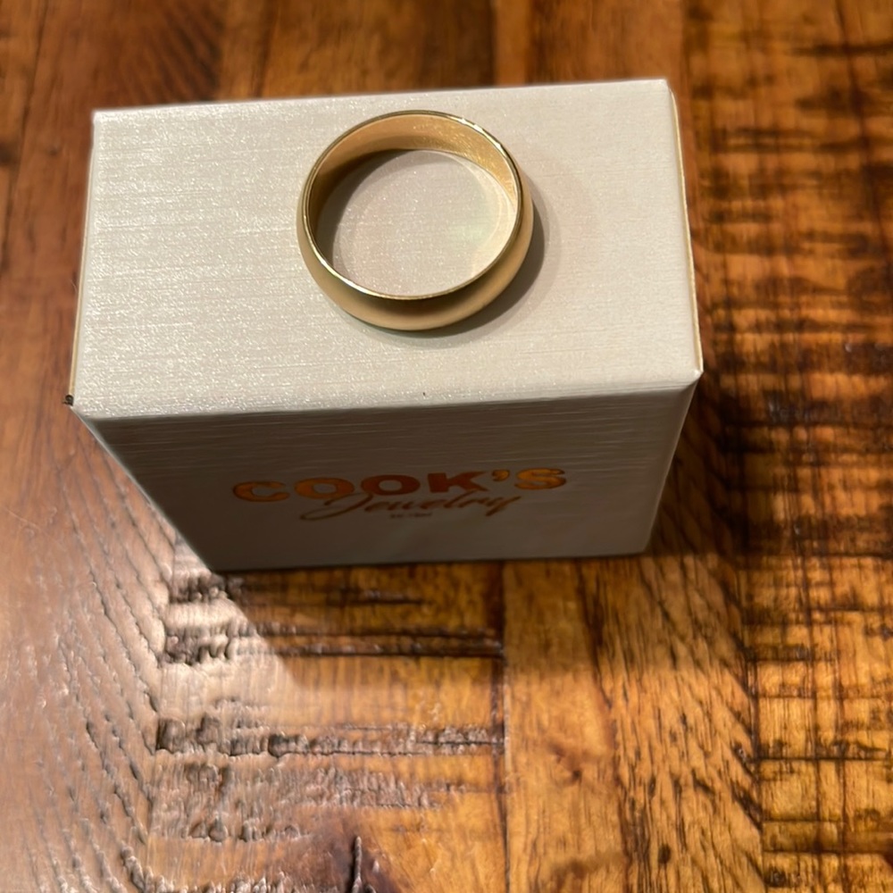 Men’s Brushed Yellow Gold Wedding Band